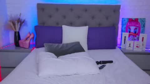 Hallie online show from February 24, 2025, 4:38 am