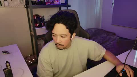 Snapshot of tweezerdick chatting on December 4, 2024, 6:50 pm iwasD3nse online show from December 4, 2024, 6:50 pm