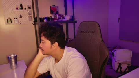 Snapshot of tweezerdick chatting on December 8, 2024, 8:09 am iwasD3nse online show from December 8, 2024, 8:09 am