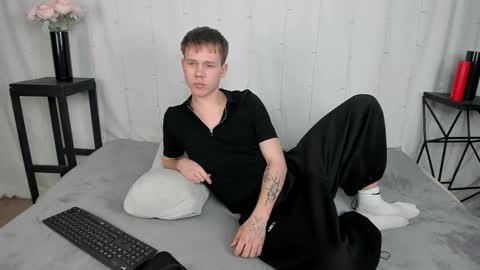 Angus online show from March 18, 2026, 6:33 pm