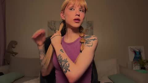 Snapshot of twiinkie_pie chatting on October 22, 2025, 5:52 am Maria 3 online show from October 22, 2025, 5:52 am