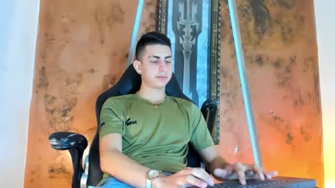 twink_scott19 online show from November 5, 2025, 10:43 pm