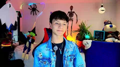 Snapshot of twink_sebas_ chatting on October 22, 2025, 1:17 am Bad boy sebastian online show from October 22, 2025, 1:17 am
