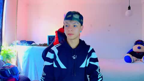 Snapshot of twink_sebas_ chatting on November 18, 2025, 3:27 pm Bad boy sebastian online show from November 18, 2025, 3:27 pm