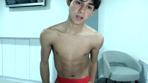 Snapshot of twink_waldorf chatting on December 10, 2024, 9:11 pm Twink Waldorf online show from December 10, 2024, 9:11 pm