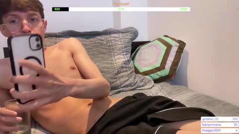 Snapshot of twinkie_19_004 chatting on November 16, 2025, 5:35 am Santiago online show from November 16, 2025, 5:35 am