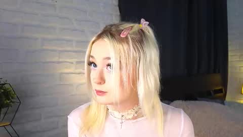 Snapshot of twinklefluff chatting on September 28, 2025, 3:50 pm twinklefluff online show from September 28, 2025, 3:50 pm