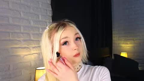 Snapshot of twinklefluff chatting on October 3, 2025, 3:53 pm twinklefluff online show from October 3, 2025, 3:53 pm