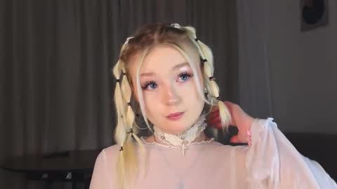 Snapshot of twinklefluff chatting on November 25, 2025, 4:40 pm twinklefluff online show from November 25, 2025, 4:40 pm