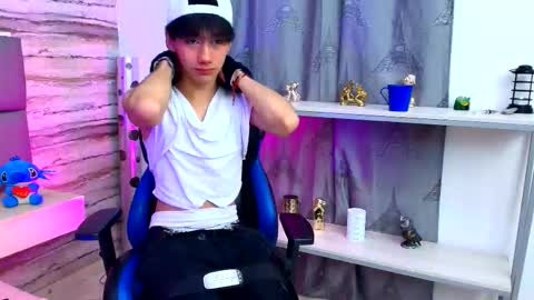 twinslovers_ online show from October 19, 2025, 10:10 pm