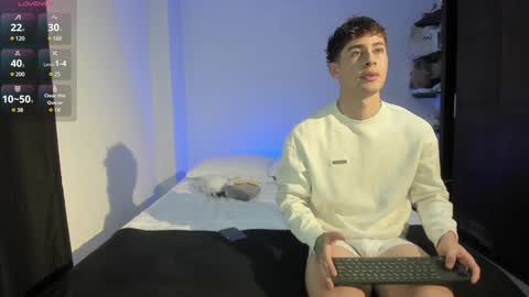 twintease online show from December 10, 2024, 11:32 am