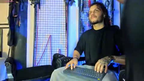 Snapshot of twisted_fantasy_ chatting on October 19, 2025, 5:08 am Clio Tadeo online show from October 19, 2025, 5:08 am