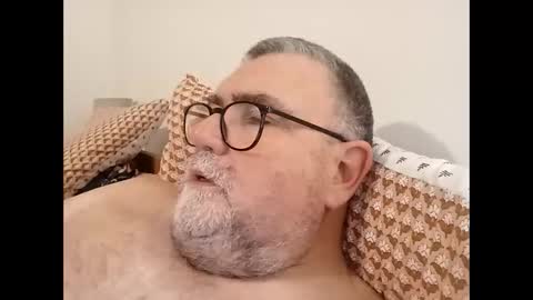 twohats2810 online show from December 17, 2025, 7:09 pm