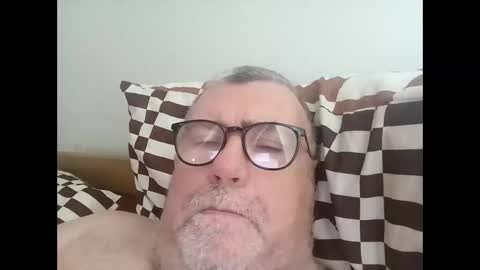 twohats2810 online show from May 11, 2026, 5:46 am
