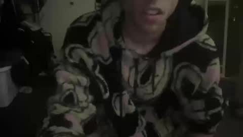 Snapshot of twons6015 chatting on December 27, 2024, 2:58 am twons6015 online show from December 27, 2024, 2:58 am