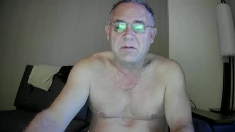 Twopeopleinlove online show from November 3, 2025, 2:29 pm