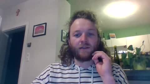 Snapshot of tworoardsdiverge chatting on March 4, 2026, 9:10 pm tworoardsdiverge online show from March 4, 2026, 9:10 pm