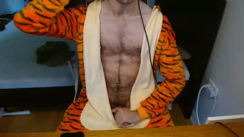 twunkyfitstud online show from October 31, 2025, 9:16 pm