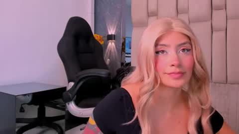  TYLA  online show from May 19, 2026, 3:35 am