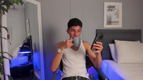 Snapshot of tyler_fox_ chatting on October 12, 2025, 8:41 pm Tyler Fox online show from October 12, 2025, 8:41 pm