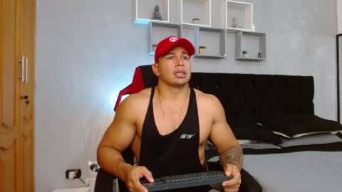 tyler_hank1 online show from November 17, 2025, 8:36 pm