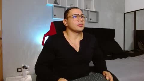 tyler_hank1 online show from December 2, 2025, 2:28 am