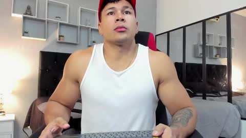 tyler_hank1 online show from December 17, 2025, 8:48 pm