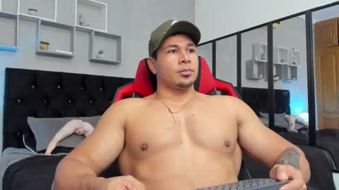 tyler_hank1 online show from February 17, 2026, 12:12 pm