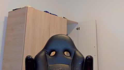     online show from December 18, 2024, 1:56 pm