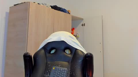     online show from January 15, 2025, 9:02 am