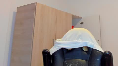     online show from January 17, 2025, 11:38 am