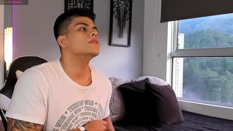 Snapshot of tyler_muscle chatting on December 3, 2024, 10:18 pm David online show from December 3, 2024, 10:18 pm