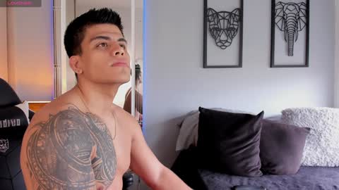 Snapshot of tyler_muscle chatting on December 14, 2024, 2:21 pm David online show from December 14, 2024, 2:21 pm