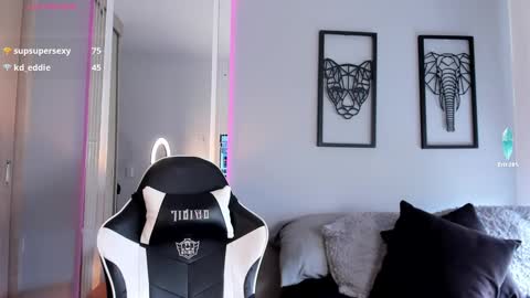 Snapshot of tyler_muscle chatting on December 19, 2024, 7:51 pm David online show from December 19, 2024, 7:51 pm