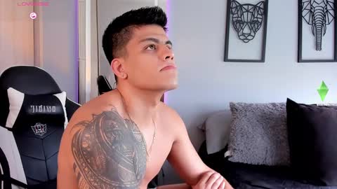 Snapshot of tyler_muscle chatting on December 24, 2024, 1:17 pm David online show from December 24, 2024, 1:17 pm