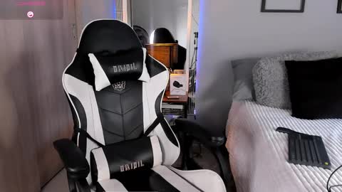 Snapshot of tyler_muscle chatting on March 7, 2025, 12:23 pm David online show from March 7, 2025, 12:23 pm