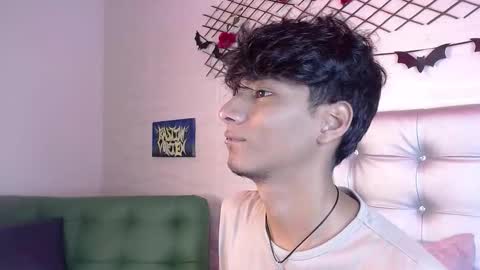 tyler_wolf_1 online show from October 27, 2025, 12:31 pm