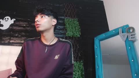 tyler_wolf_1 online show from November 4, 2025, 12:26 pm