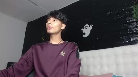 tyler_wolf_1 online show from November 7, 2025, 12:27 pm