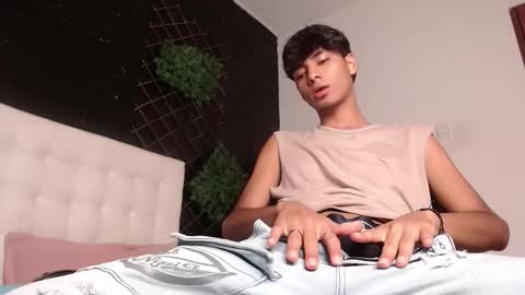 tyler_wolf_1 online show from November 13, 2025, 1:43 pm