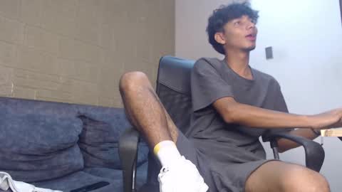 tyler_wolf_1 online show from November 19, 2025, 3:23 pm