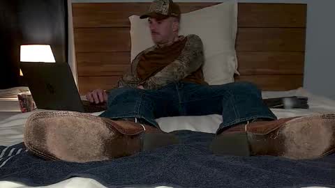 TylerLogan813 online show from November 1, 2025, 2:02 am