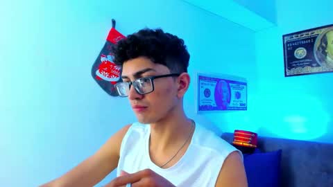 Snapshot of tylerwhiite_ chatting on December 15, 2024, 3:13 am online show from December 15, 2024, 3:13 am
