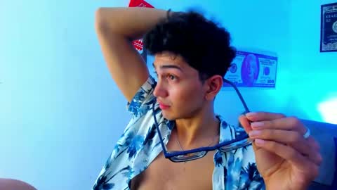 Snapshot of tylerwhiite_ chatting on December 19, 2024, 7:18 am online show from December 19, 2024, 7:18 am