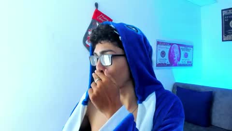Snapshot of tylerwhiite_ chatting on December 21, 2024, 7:13 am online show from December 21, 2024, 7:13 am
