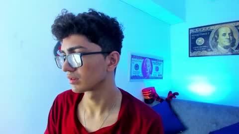 Snapshot of tylerwhiite_ chatting on December 24, 2024, 9:39 am online show from December 24, 2024, 9:39 am