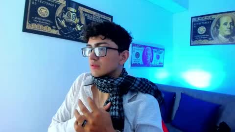 Snapshot of tylerwhiite_ chatting on December 28, 2024, 2:43 am online show from December 28, 2024, 2:43 am