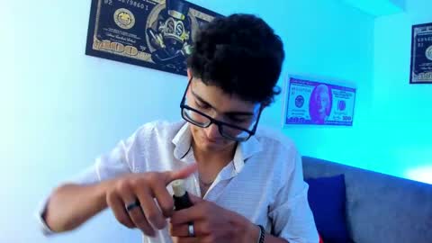 Snapshot of tylerwhiite_ chatting on December 31, 2024, 6:37 am online show from December 31, 2024, 6:37 am