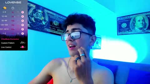 Snapshot of tylerwhiite_ chatting on January 5, 2025, 9:26 am online show from January 5, 2025, 9:26 am