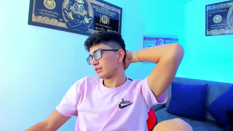 Snapshot of tylerwhiite_ chatting on January 18, 2025, 6:56 am online show from January 18, 2025, 6:56 am
